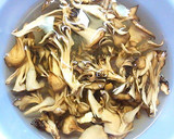 干し舞茸の戻し汁で作る絶品わかめスープ作り方1写真