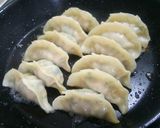 お母さんの餃子に新玉ねぎプラス作り方8写真