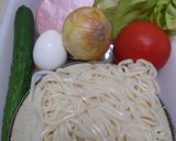市販の茹でうどんでサラダうどん作り方1写真