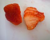 ♡ケーキデコに♡苺の飾り切り♪お花♡作り方1写真