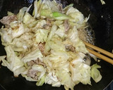 豚とキャベツと長ネギのすき焼き風炒め物作り方3写真