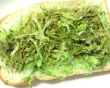 目玉焼きon！バジル風味キャベトースト作り方4写真