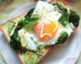 目玉焼きon!バジル風味ブロトースト作り方5写真
