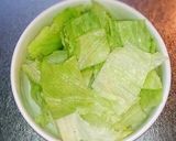 レタスのチキンコンソメスープ作り方1写真