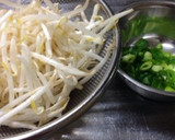 時短！豚バラ肉とモヤシのピリ辛みそ炒め作り方1写真