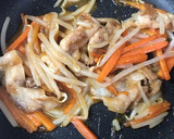 時短！豚バラ肉とモヤシのピリ辛みそ炒め作り方8写真