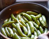 スナップ豌豆のにんにく炒め作り方3写真