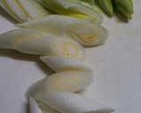 ヘルシーでと～っても美味しい！鶏皮炒め☆作り方1写真