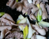 ヘルシーでと～っても美味しい！鶏皮炒め☆作り方5写真