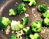☆ブロッコリーと鶏肉の葱塩炒め☆作り方5写真