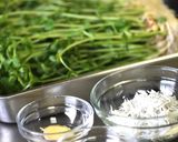 豆苗としらすの胡麻ごまサラダ。作り方1写真