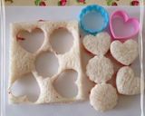 手づかみ離乳食♡型抜きいちごサンド作り方4写真