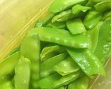 超簡単 さやえんどうと魚肉ソーセージ炒め作り方1写真