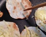 簡単！フライパンで餃子の皮ピザ作り方2写真