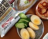 黒ごまたっぷりかけるだけ●ブラック冷麺●作り方2写真