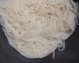 黒ごまたっぷりかけるだけ●ブラック冷麺●作り方3写真