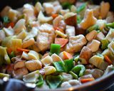 鶏胸肉とミックスナッツの炒め物作り方4写真