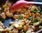 鶏胸肉とミックスナッツの炒め物作り方5写真