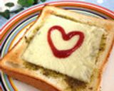 超簡単　チーズとバジルペーストのトースト作り方9写真