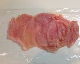 塩麹でやわらか～鶏ムネ肉のロール蒸し作り方1写真