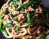 ごま香る♡ニラと豚ひき肉のピリ辛パスタ♪作り方5写真