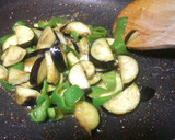 簡単おかず★茄子とピーマンの味噌炒め作り方1写真