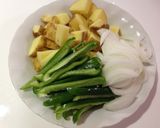 簡単♪新ジャガとピーマンの味噌炒め作り方1写真