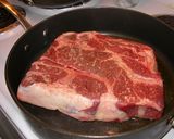 硬いお肉も箸でちぎれる牛肉ポットロースト作り方1写真