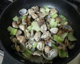 簡単☆あさりとセロリの酒蒸し作り方4写真
