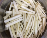 うどと鶏ささみの炒め物作り方1写真