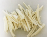 切って漬けるだけ！大根の皮の醤油漬け作り方1写真