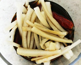 切って漬けるだけ！大根の皮の醤油漬け作り方2写真