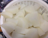 中華鍋で簡単とろ〜り手羽中と大根の煮物♫作り方1写真