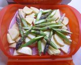 新じゃがとアスパラの豚ばら大蒜醤油炒め♪作り方1写真