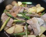 新じゃがとアスパラの豚ばら大蒜醤油炒め♪作り方3写真