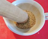 胡麻の風味満点☺人参と油揚げの胡麻味噌汁作り方4写真