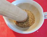 胡麻の風味満点☺人参と油揚げの胡麻味噌汁作り方4写真