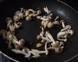 きのことニラの炒め物作り方1写真