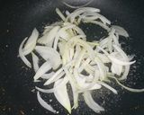 ハムと玉ねぎのカレー風味炒め☆作り方1写真