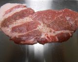 豚ロース肉のラー油ケチャップ絡め作り方2写真