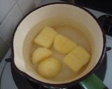 じゃがいもと玉ねぎ、豚肉の煮物作り方1写真