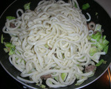 我が家の焼きうどんは焼肉たれ味！作り方4写真