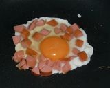 ◉刻みソーセージの目玉焼き◉トースト作り方3写真