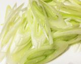 簡単もう一品♪豆苗とネギのナムル♪作り方1写真