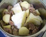 身も心も温まる♪　スジ肉と野菜のトマト煮作り方3写真
