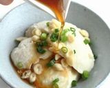 麺つゆ×ごま油で♪コク旨！たぬき冷奴作り方3写真