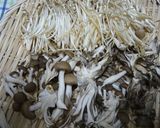 旨味倍増！干しきのこのにんにく炒め作り方1写真