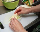 巻いて焼くだけ！あっさりキャベツ春巻き♪作り方3写真