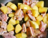 鶏肉とじゃがいもの醤油煮作り方2写真