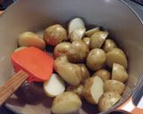 便利な副菜！弁当にも　新じゃがの味噌煮作り方3写真